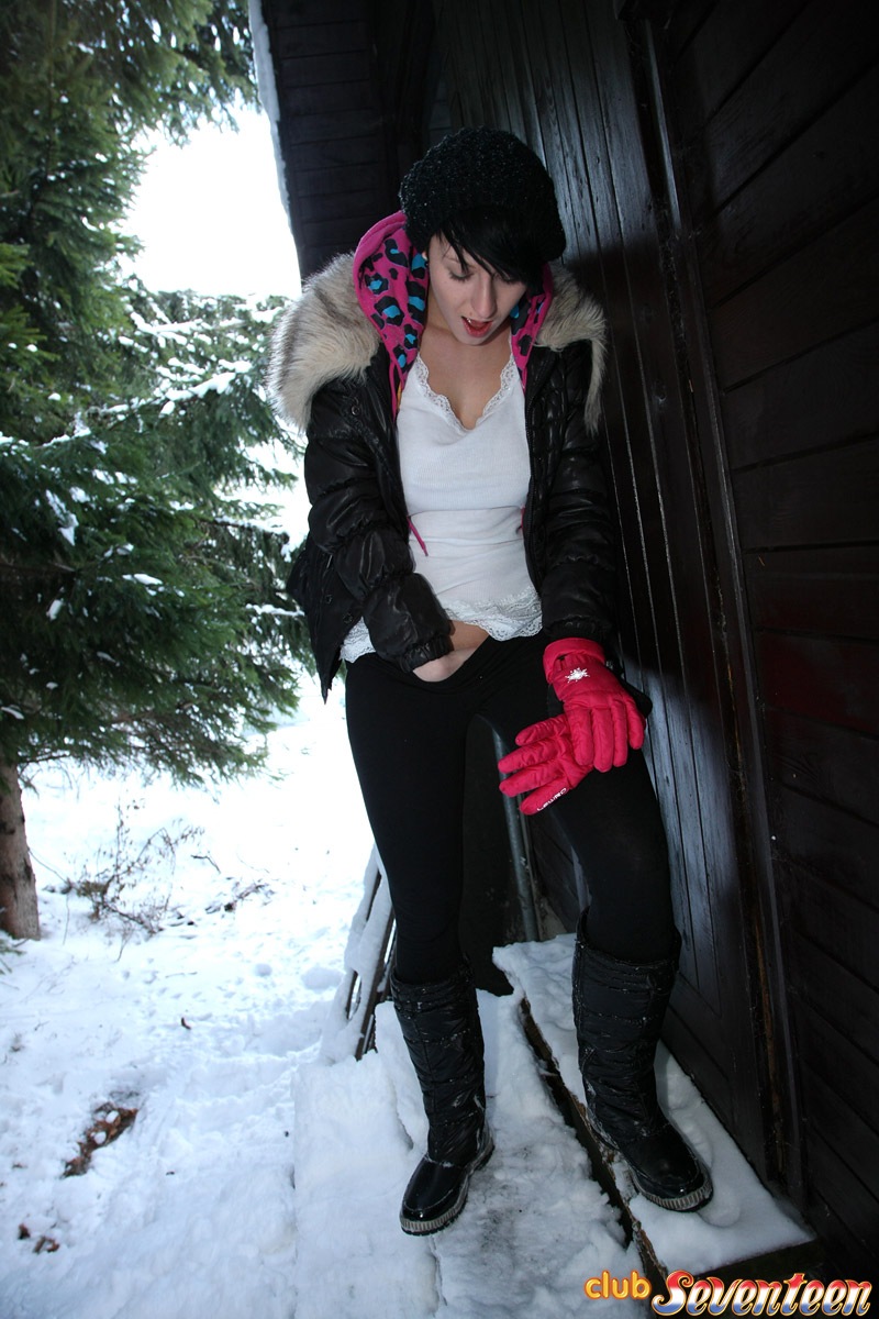 Caucasian teen figures are horny pussy while outside on a snowy day foto pornográfica #425673258 | Club Seventeen Pics, Boots, pornografia móvel