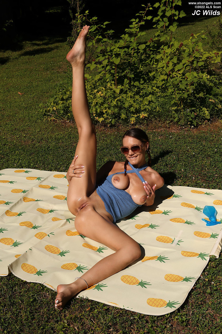 JC Wilds Bends her Sexy Flexible Body and Rams Glass Dildo in the Sun foto pornográfica #423848463 | Als Angels Pics, C Wilds, Flexible, pornografia móvel