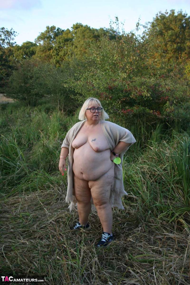Obese British Woman Lexie Cummings Plays With Her Snatch In The Countryside
