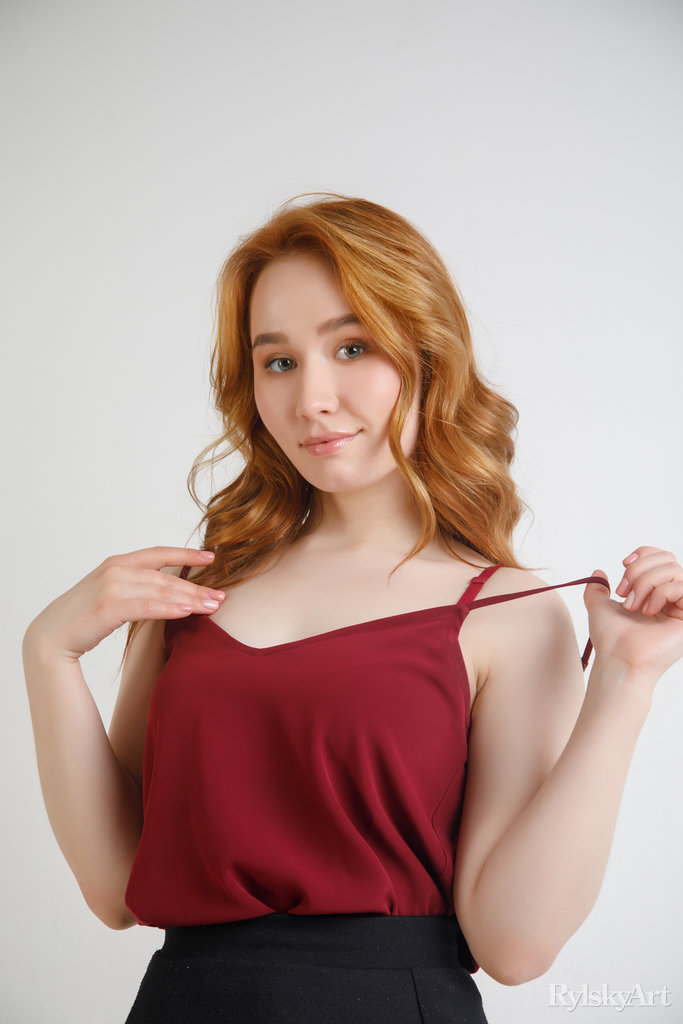 Young Redhead Vanessa Mei Reveals Her Trimmed Muff While Getting Bare Naked