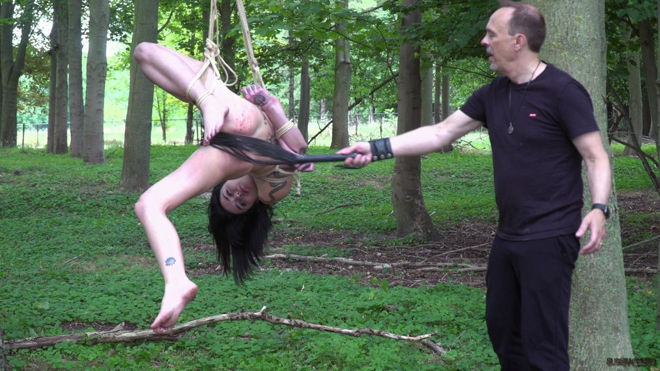 Naked Brunette Crystal Cherry Gives A Bj After Being Flogged In The Woods