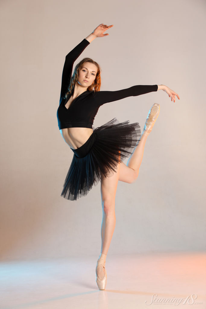 The 18-year-old ballerina Annett A shows off her flexibility as she goes nude.