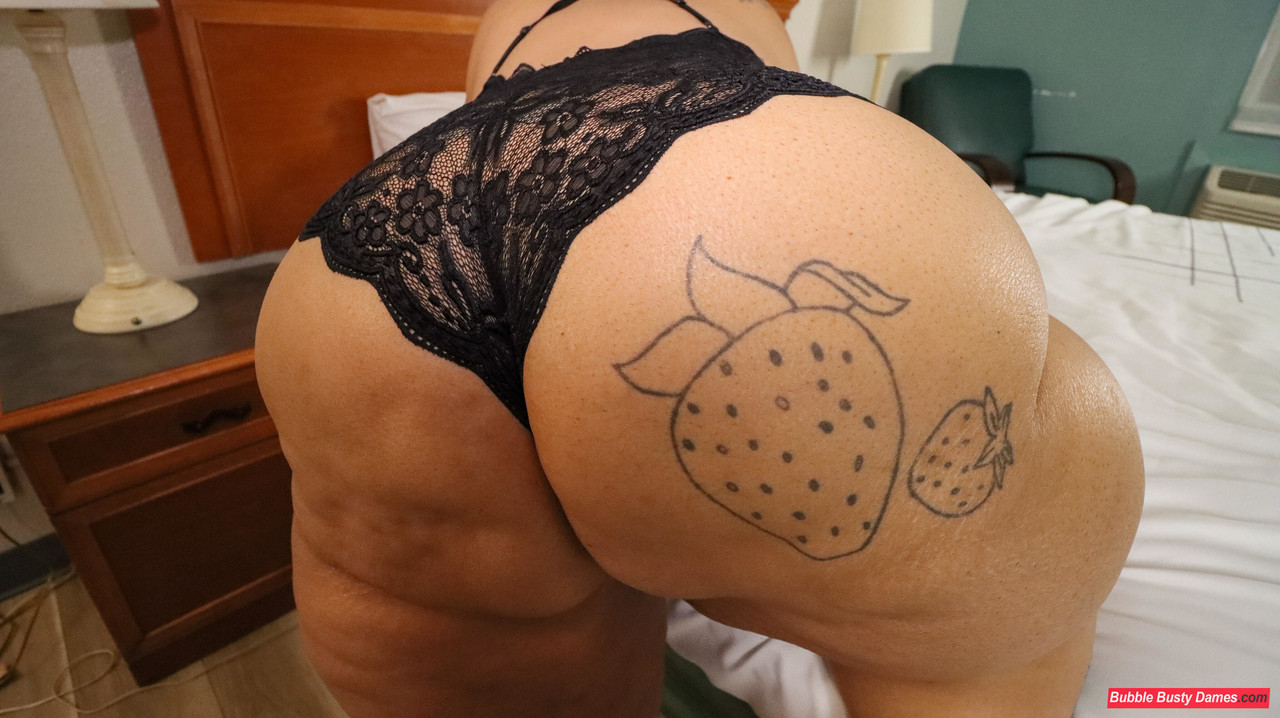 Ssbbw Strawberrys Delight Shows Her Massive Ass In Black Lingerie