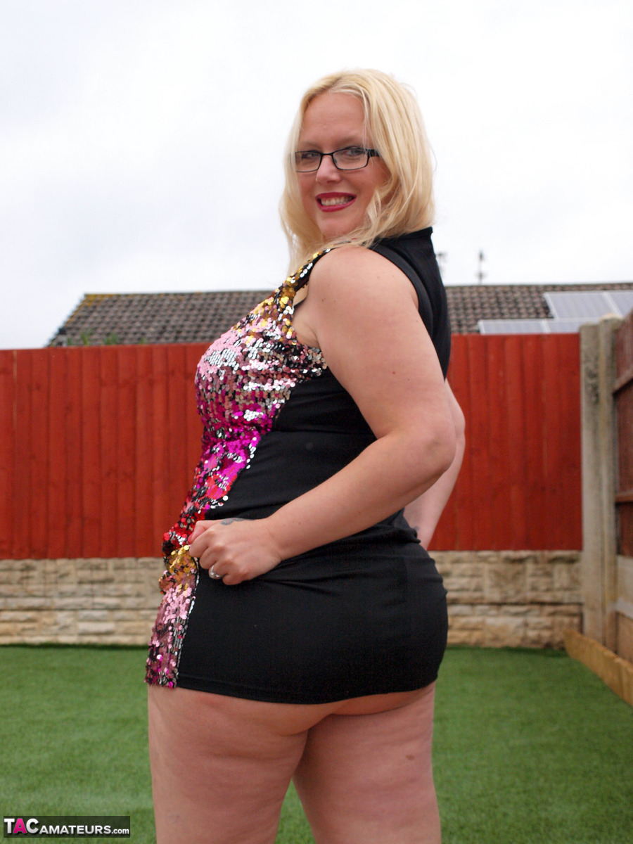 Overweight Uk Blonde Sindy Bust Gets Naked On A Retaining Wall In A Backyard