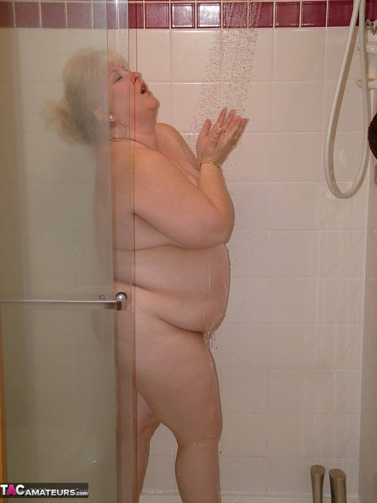 Blonde Bbw Taffy Spanx Finger Spreads Her Snatch After Taking A Shower