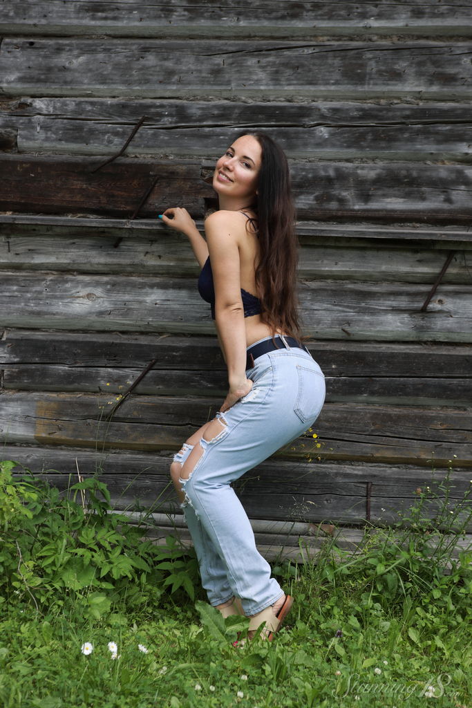 18 Year Old Annette Nicole V Gets Totally Naked In Front Of A Rustic Building