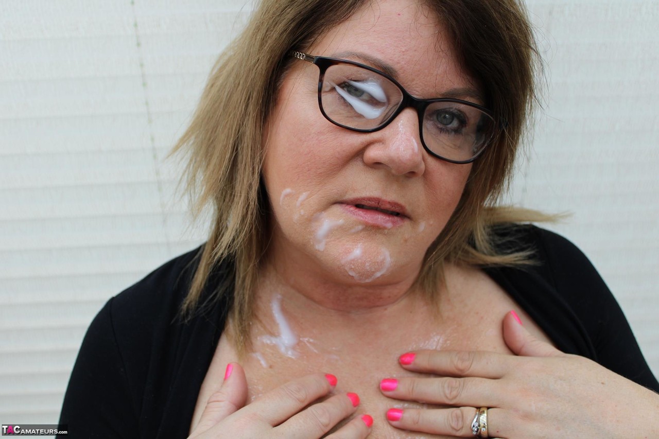 Mature Plumper Cassandra Uk Gets Sperm On Her Face During A Pov Blowjob