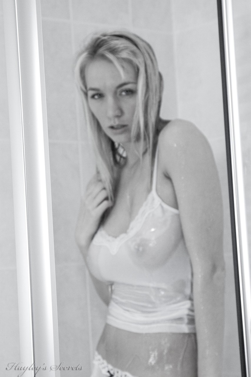 Hot Blonde Hayley Marie Coppin Displays Her Great Body While Showering 29721863