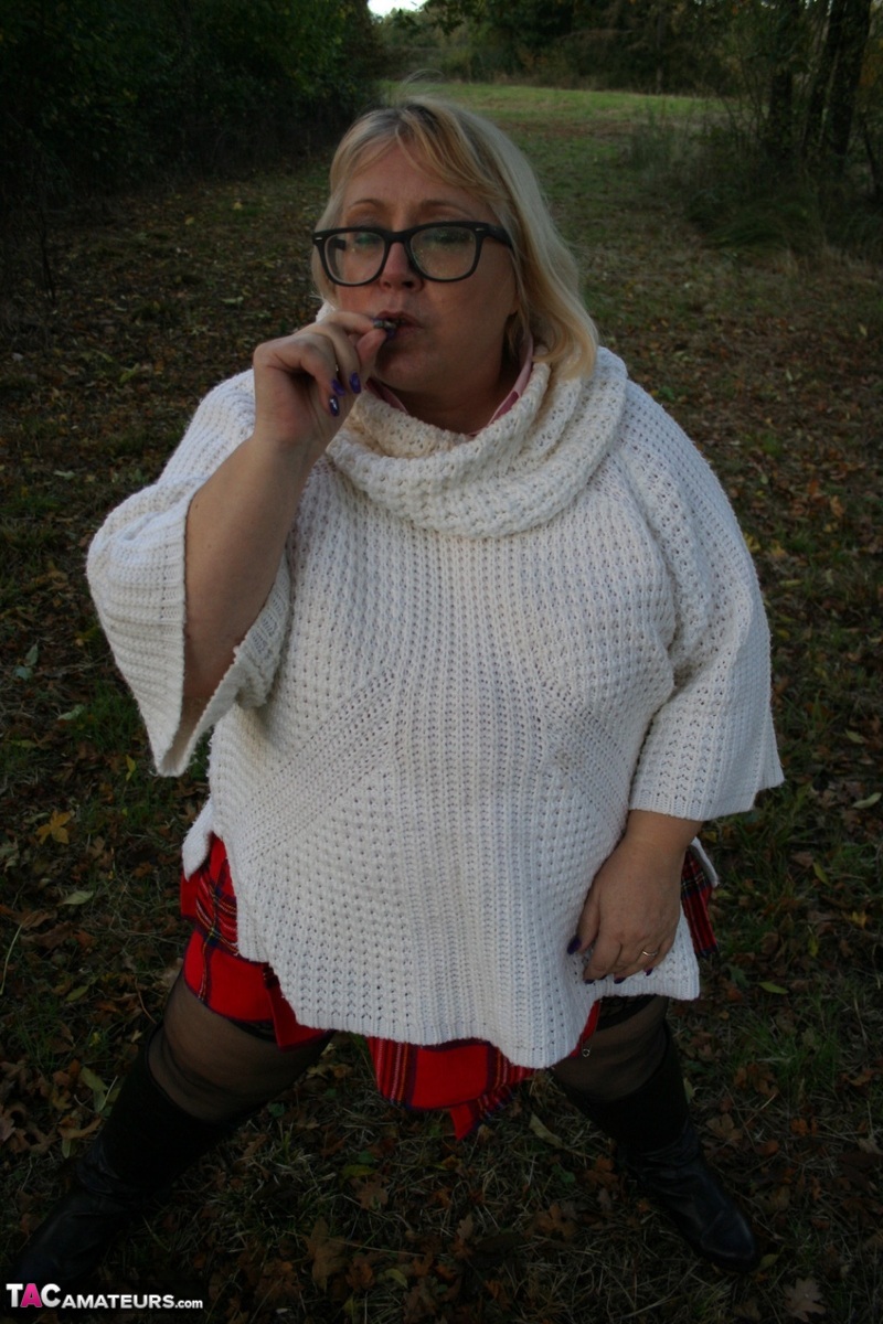 Obese Uk Blonde Lexie Cummings Smokes While Flashing In The Countryside