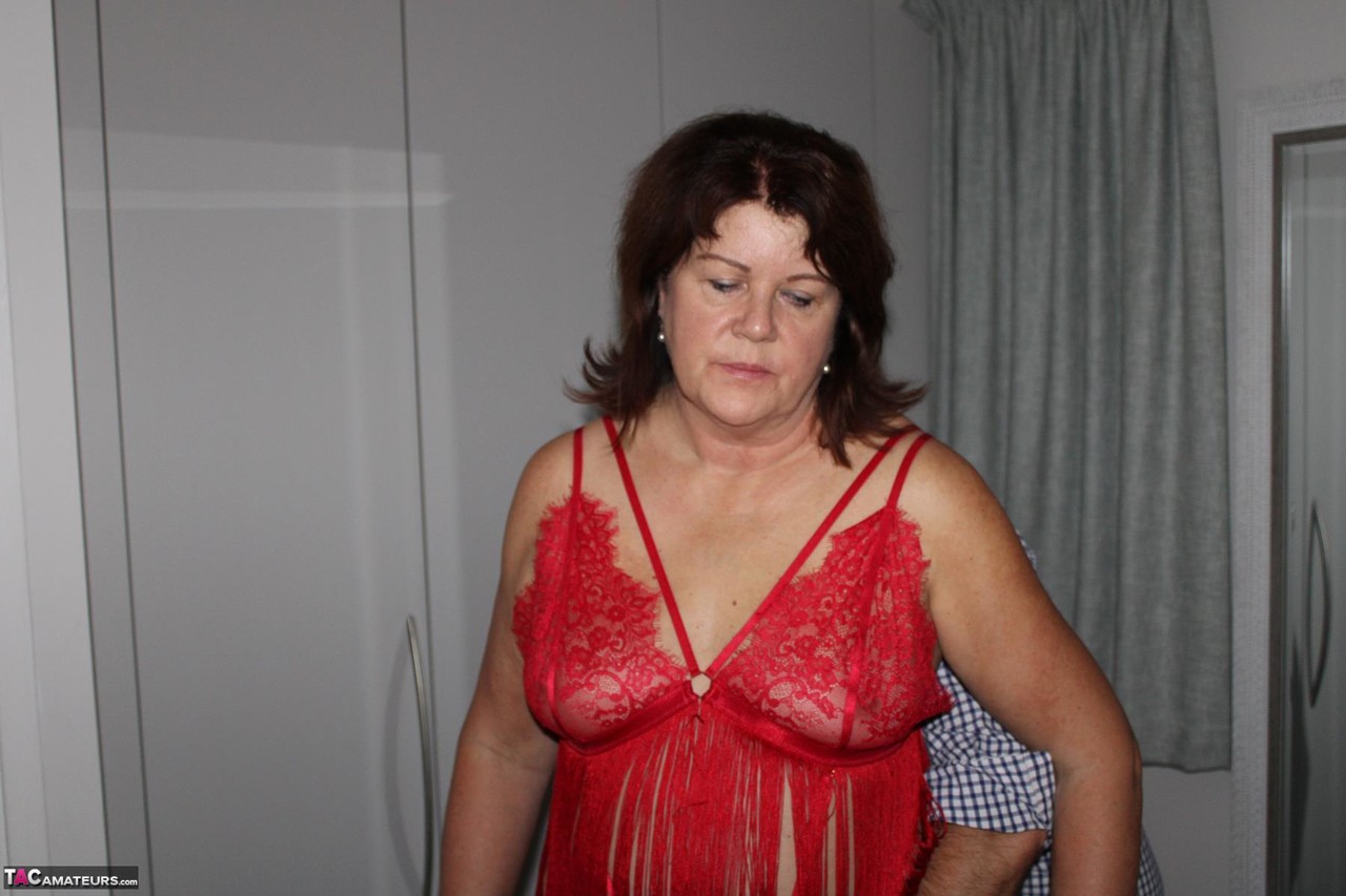 Chubby Older Woman Cassandra Uk Engages In 69 Sex Upon A Bed