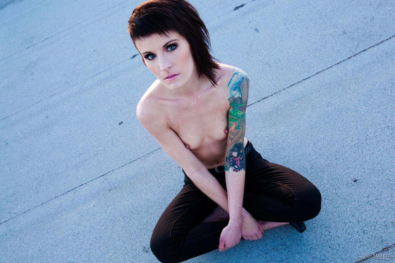 Skinny alt babe with tattooed body exposing tiny tits outdoors on rooftop foto porno #424124363