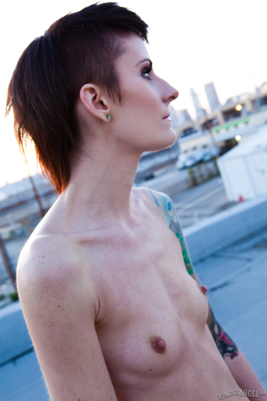 Skinny alt babe with tattooed body exposing tiny tits outdoors on rooftop foto porno #424124375