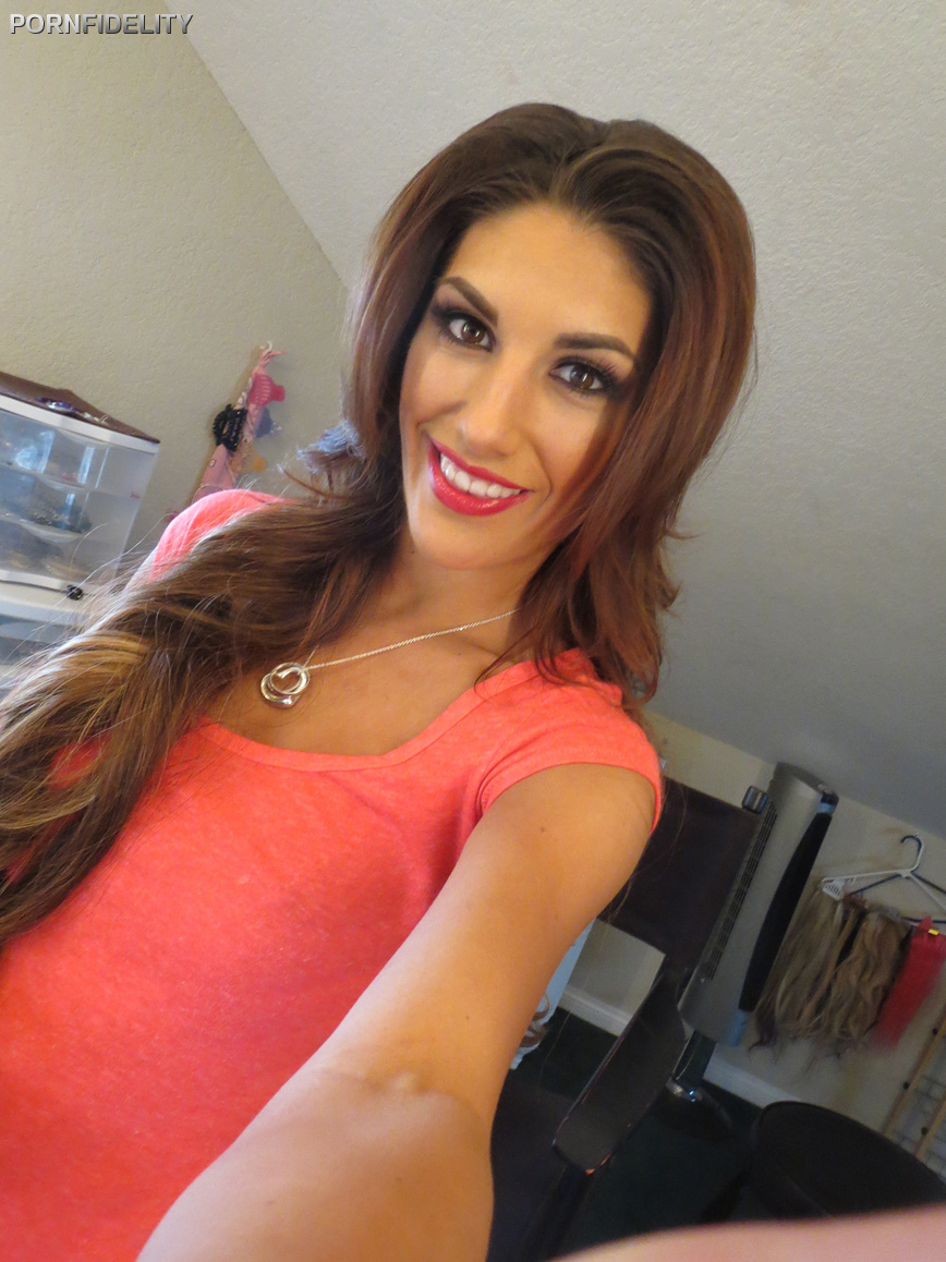 Canadian solo girl August Ames strips to Uggs before kissing Ryan Madison foto porno #424390425