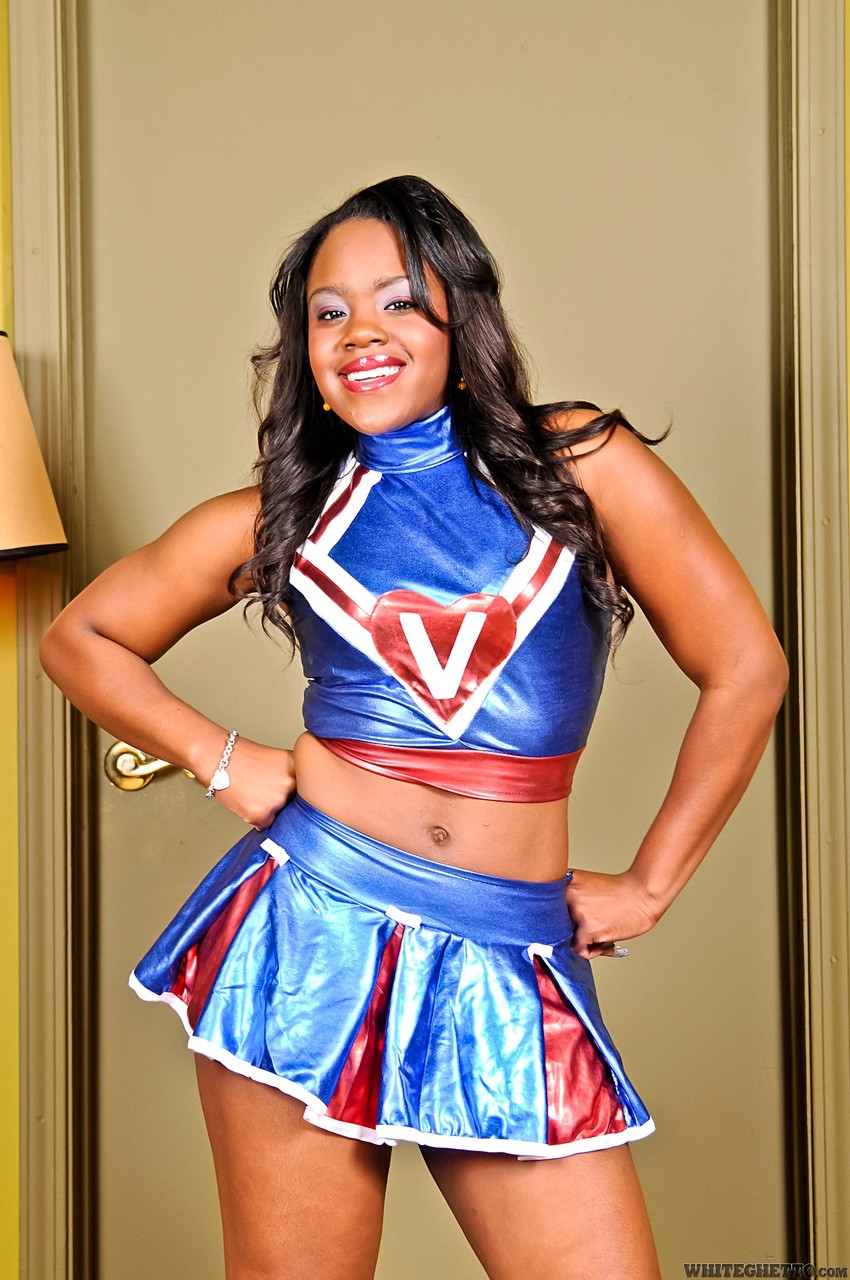 Ebony cheerleader Samone Taylor removes her uniform to model lingerie foto porno #422811765