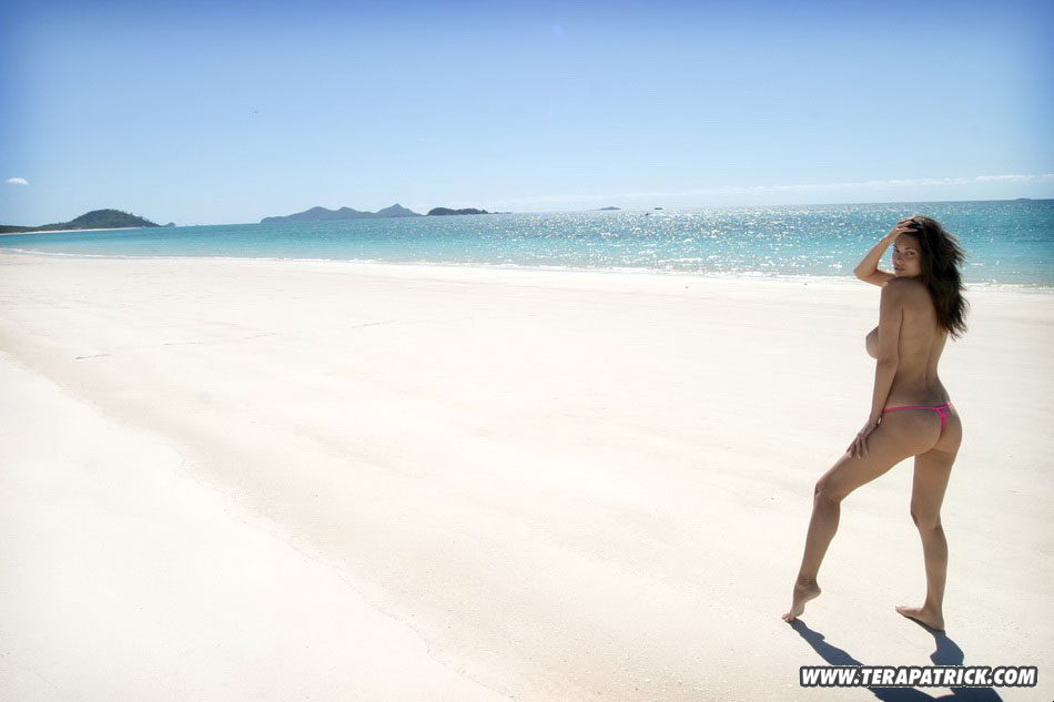 Busty Asian Model Tera Patrick Removes Bikini Bottoms To Pose Nude In The Sea