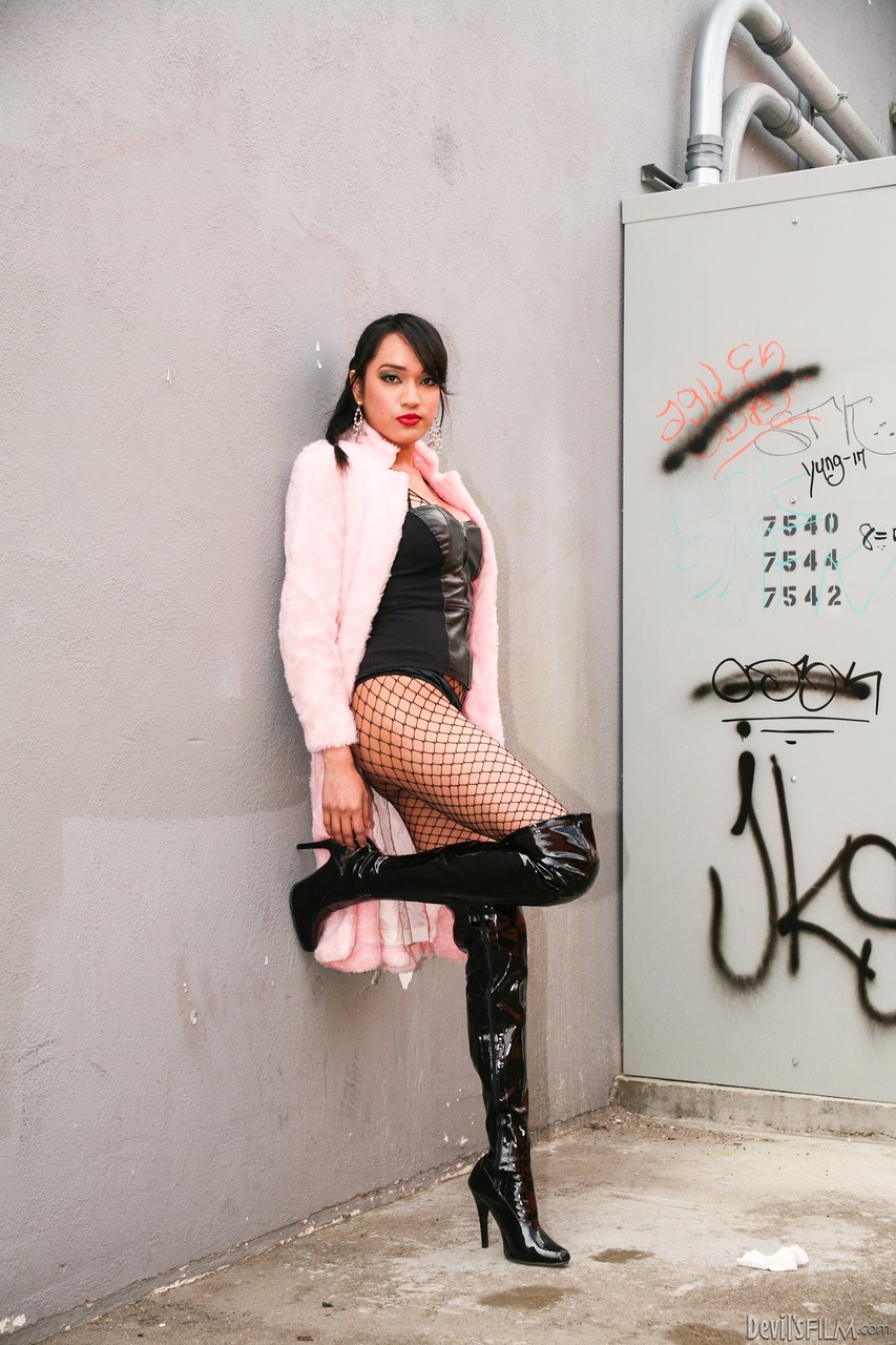 Asian beauty Jessica Fox models leather lingerie in fishnets and OTK boots 포르노 사진 #422924385