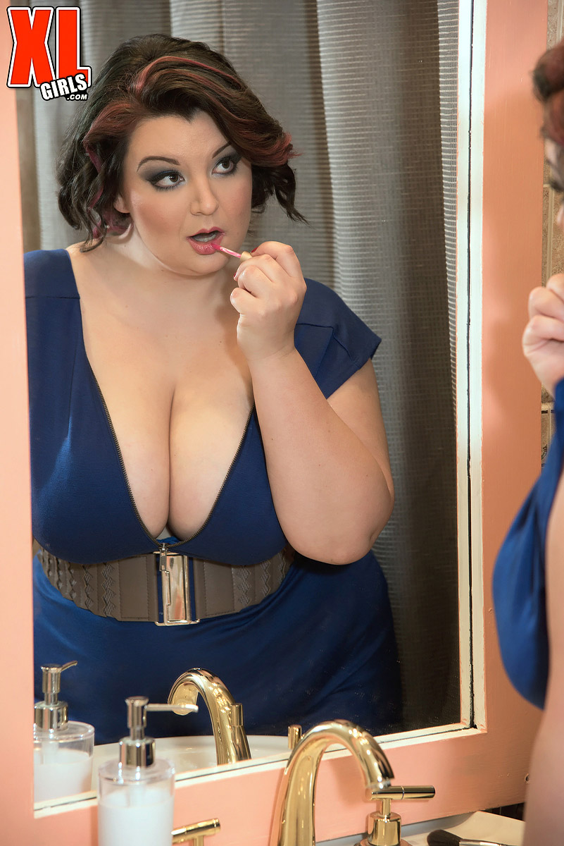 Bbw Lucy Lenore Unleashes Her Big Boobs In The Bathroom After Doing Her Makeup