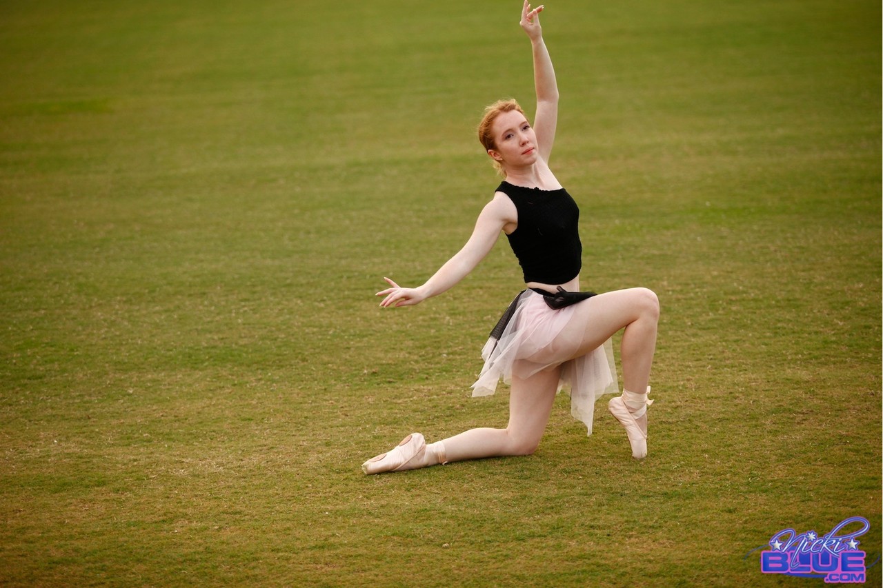 Natural redhead Nicki Blue works on her ballerina moves in an expansive field 色情照片 #429166341 | Nicki Blue Pics, Nicki Blue, Ballerina, 手机色情