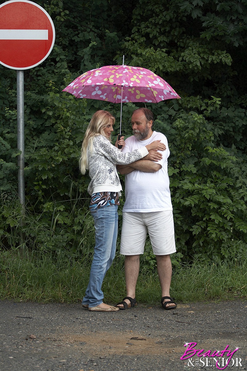 Sexy blonde teen dries off an old man caught in the rain and fucks him too 포르노 사진 #424562321 | Beauty And The Senior Pics, Mia Hilton, Hardcore, 모바일 포르노