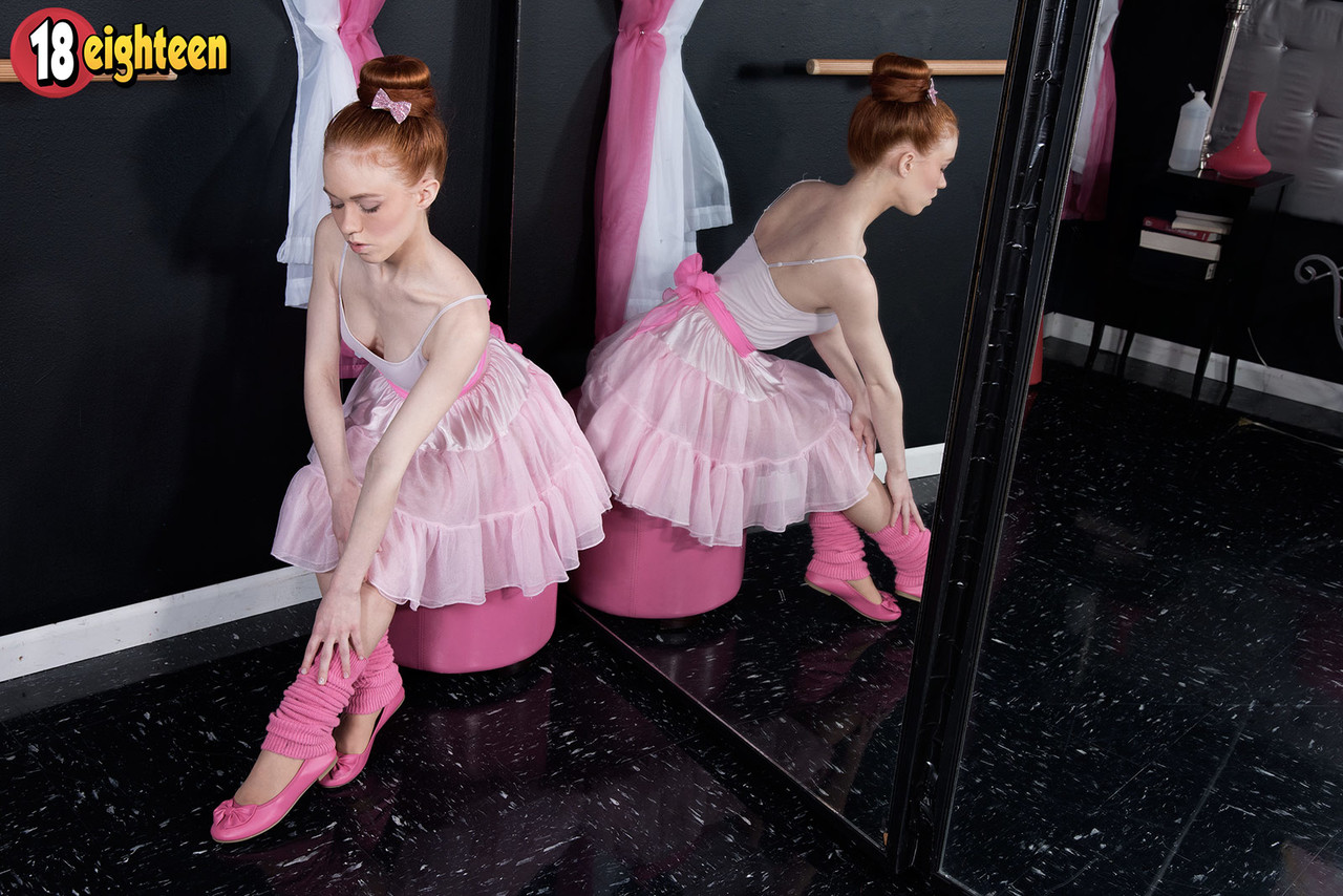 Redhead ballerina Dolly Little strips down to pink leg warmers and slippers foto porno #426494035