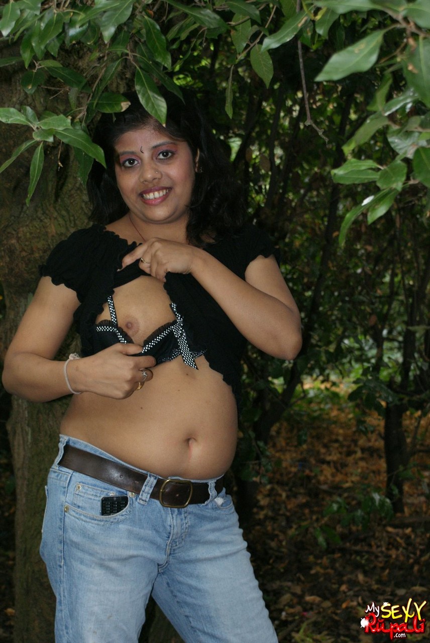Cute Indian girl Rupali exposes her nice tits while underneath a tree porn photo #425108257