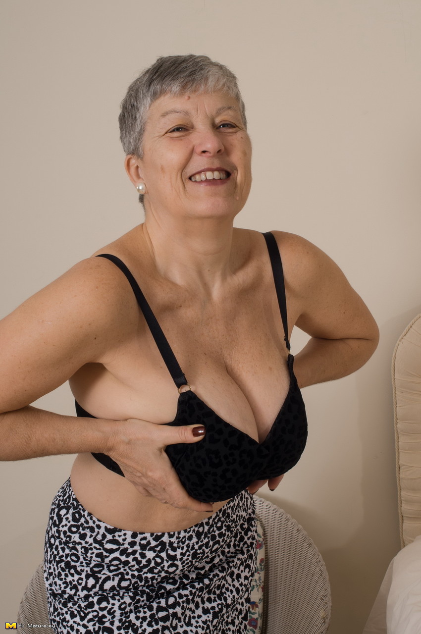 Grey haired gran from the UK strips to her silk underwear and nylons porno foto #428544796 | Mature NL Pics, Savana, Granny, mobiele porno