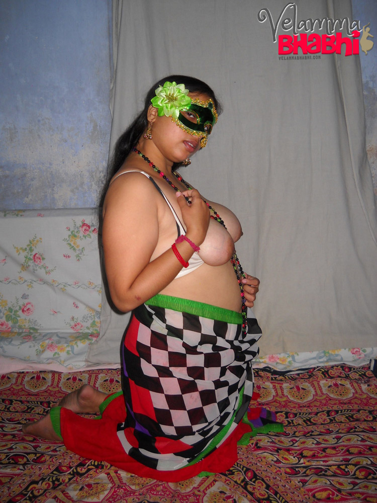 Overweight Indian woman Velamma Bhabhi shows her tits and pussy in a mask foto porno #425077282