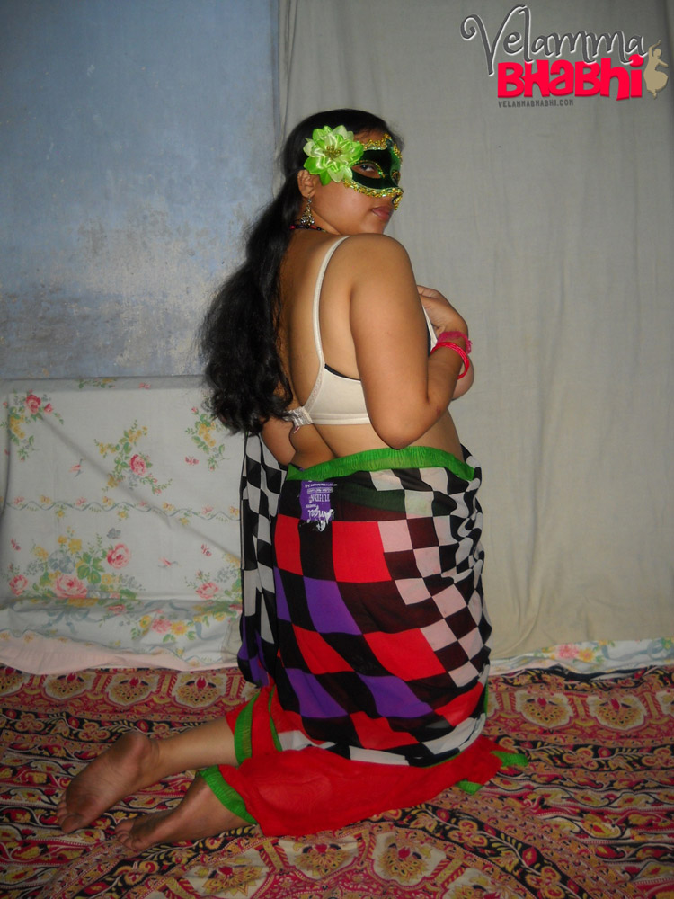 Overweight Indian woman Velamma Bhabhi shows her tits and pussy in a mask foto porno #425077283