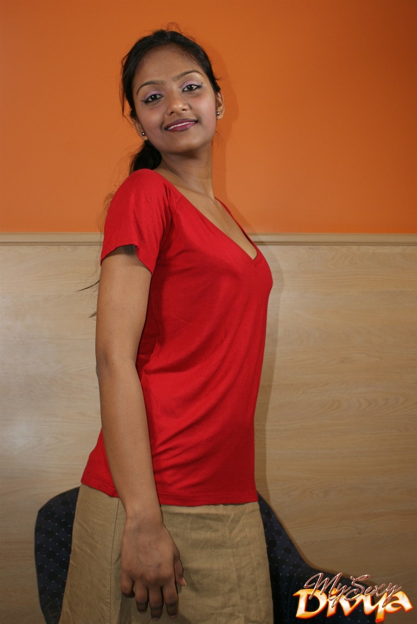 Indian solo model flashes her upskirt underwear while eating an orange foto pornográfica #423912386 | Indian Amateur Babes Pics, Divya Yogesh, Indian, pornografia móvel