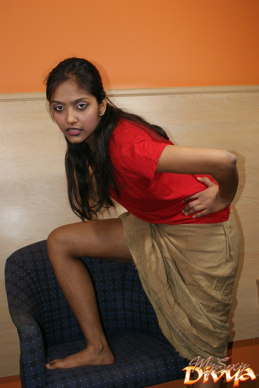 Indian solo model flashes her upskirt underwear while eating an orange foto porno #423912441