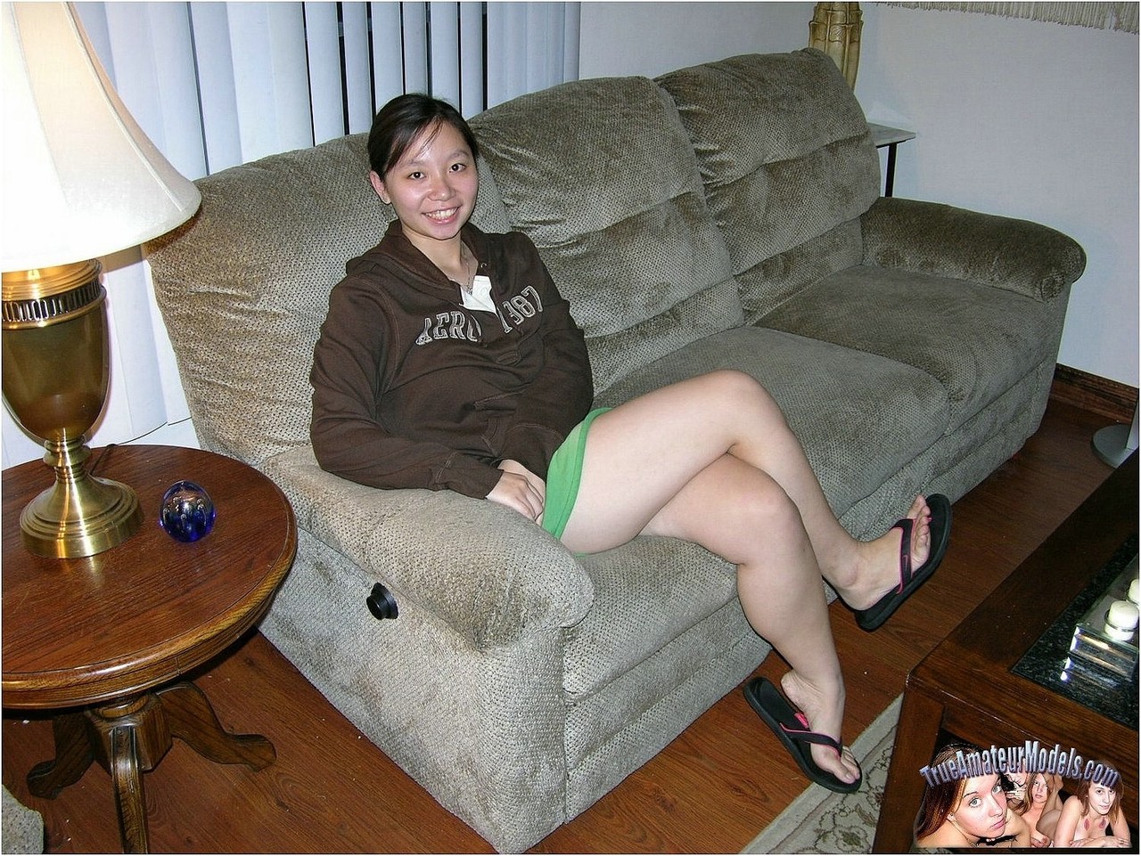 Barely legal Asian girl wears nothing more than a smile while showing her twat foto porno #424574537