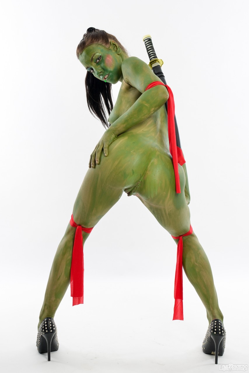 Amateur model Shana Lane shows off her Ninja moves in the nude ポルノ写真 #423177686