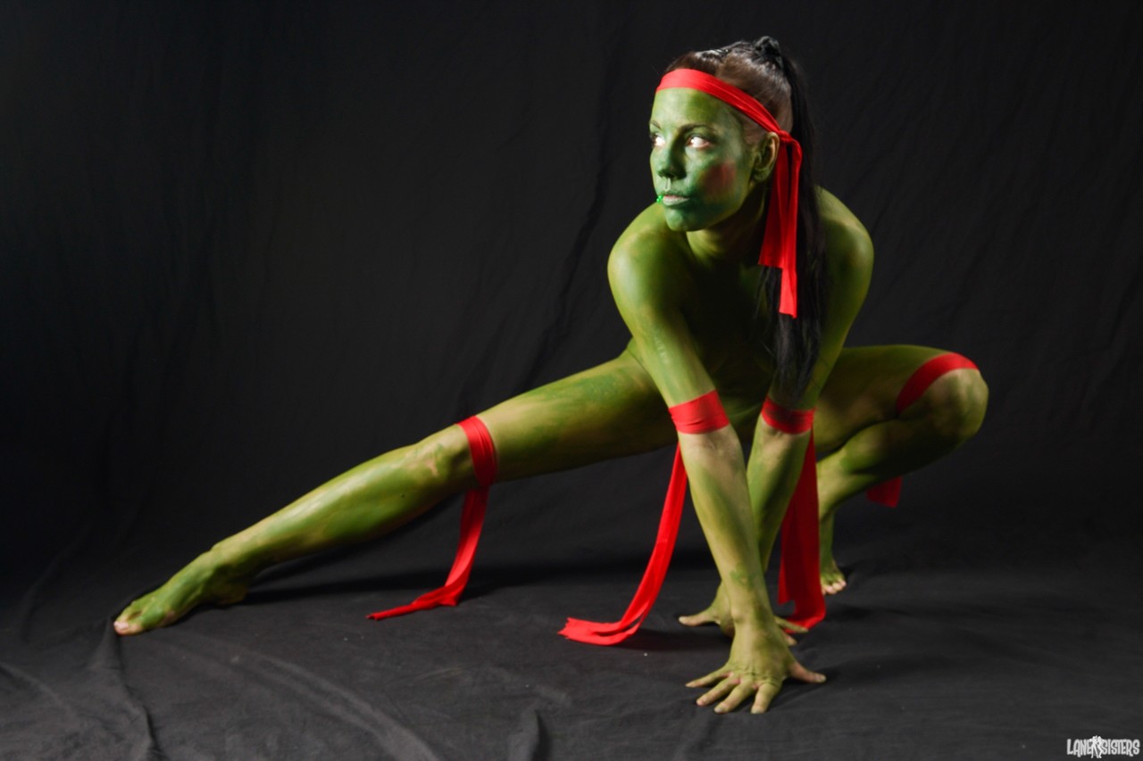 Amateur model Shana Lane shows off her Ninja moves in the nude porno fotoğrafı #423177713