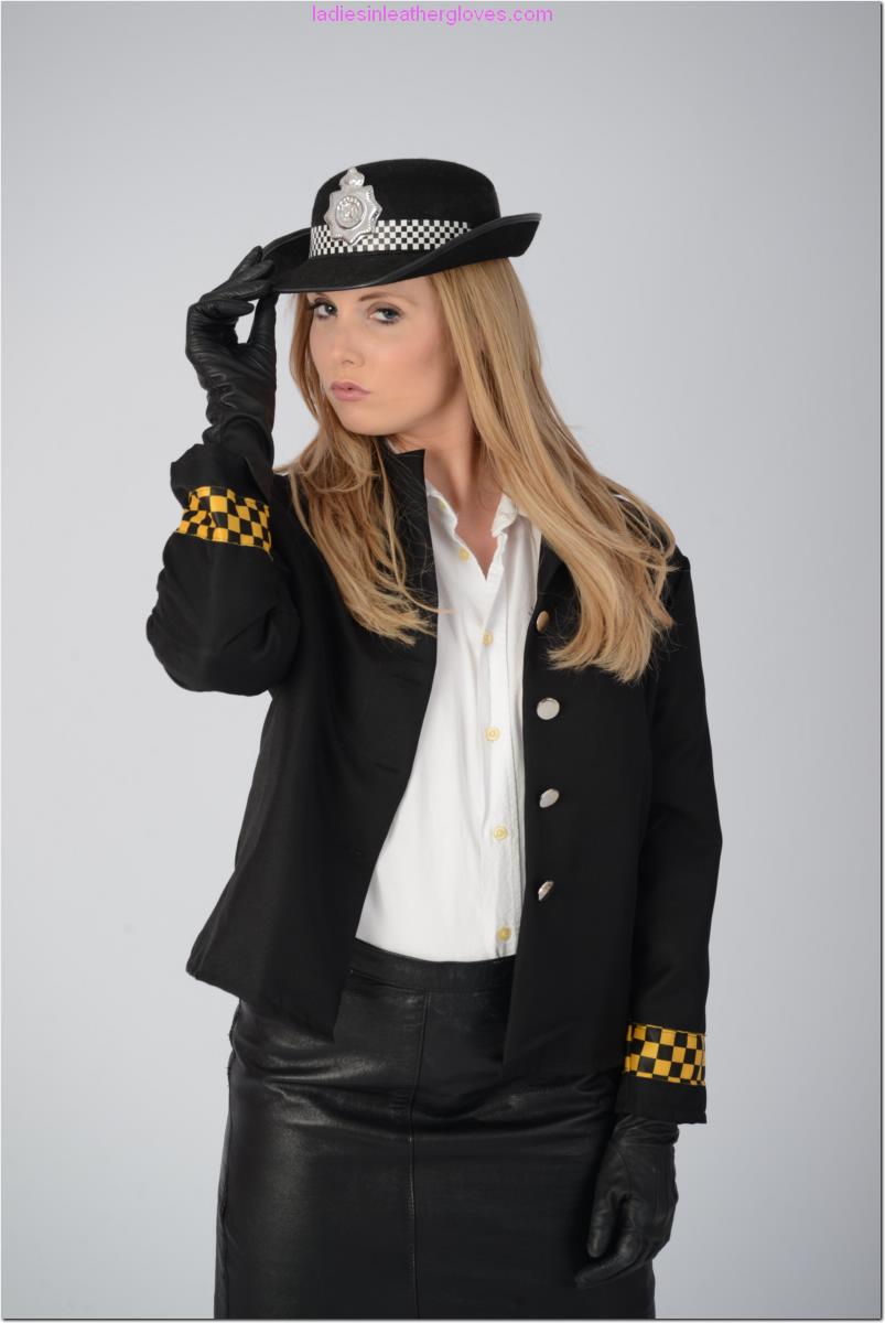 Beautiful babe Louise is dressed up a as sexy police woman with a nice leather foto pornográfica #426790784 | Ladies In Leather Gloves Pics, Louise, Police, pornografia móvel