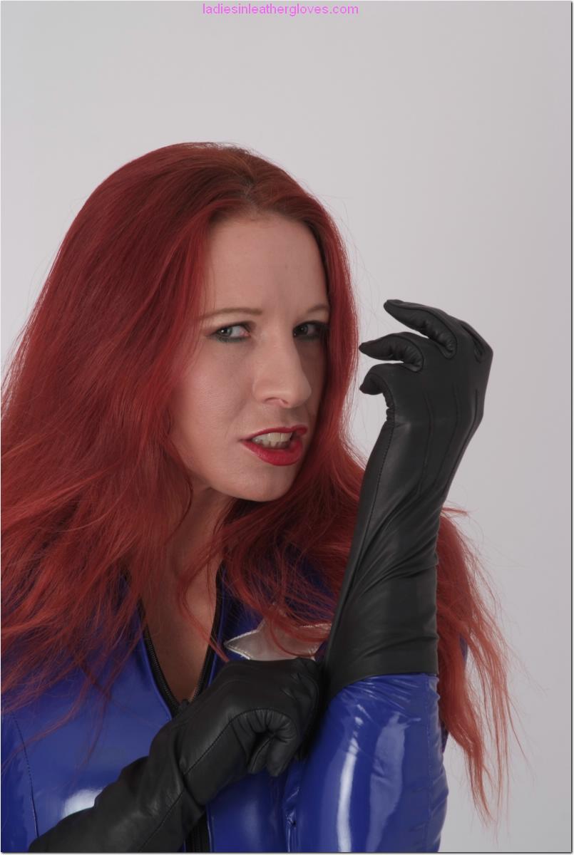 Busty redhead Faye shows her big firm tits in full leather gear porno foto #427942700 | Ladies In Leather Gloves Pics, Faye, Police, mobiele porno