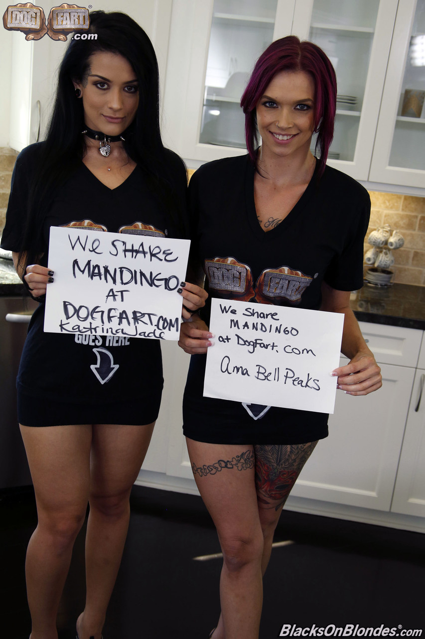 Tattooed sluts Katrina Jade and Anna Bell Peaks share a big black monster cock foto porno #423320994