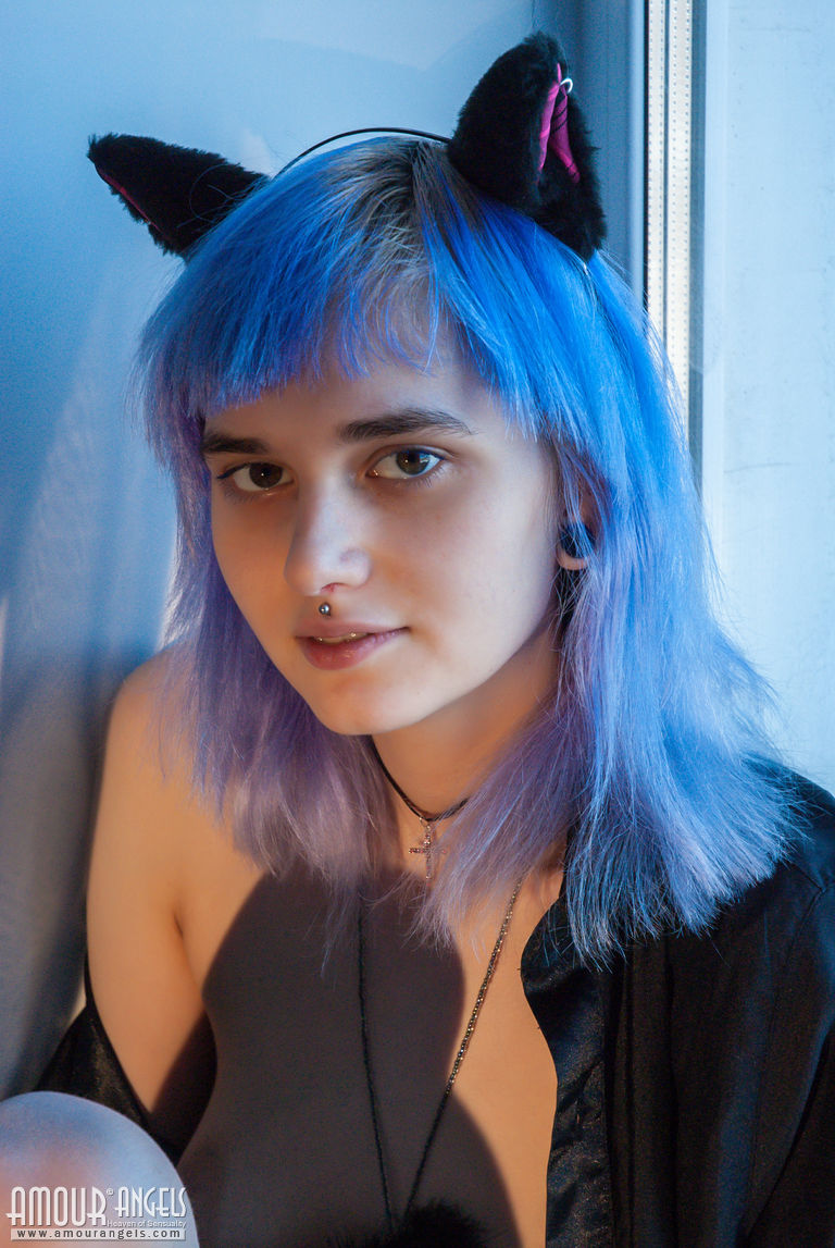 Blue haired kitty Vilett shows her perky hot nipples & flaunts sexy bare feet 色情照片 #424160240 | Amour Angels Pics, Vilett, Skinny, 手机色情
