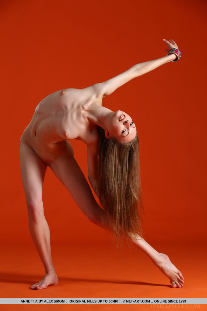Acrobatic hot teen Annett A stretches naked with tiny boobs & bald beaver porno fotoğrafı #425025992