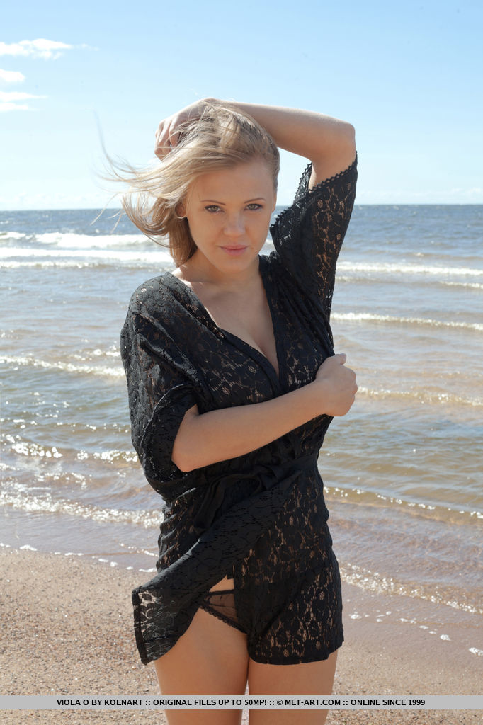 Sensual blonde babe Viola unveils her big tatas on the beach ポルノ写真 #428397682