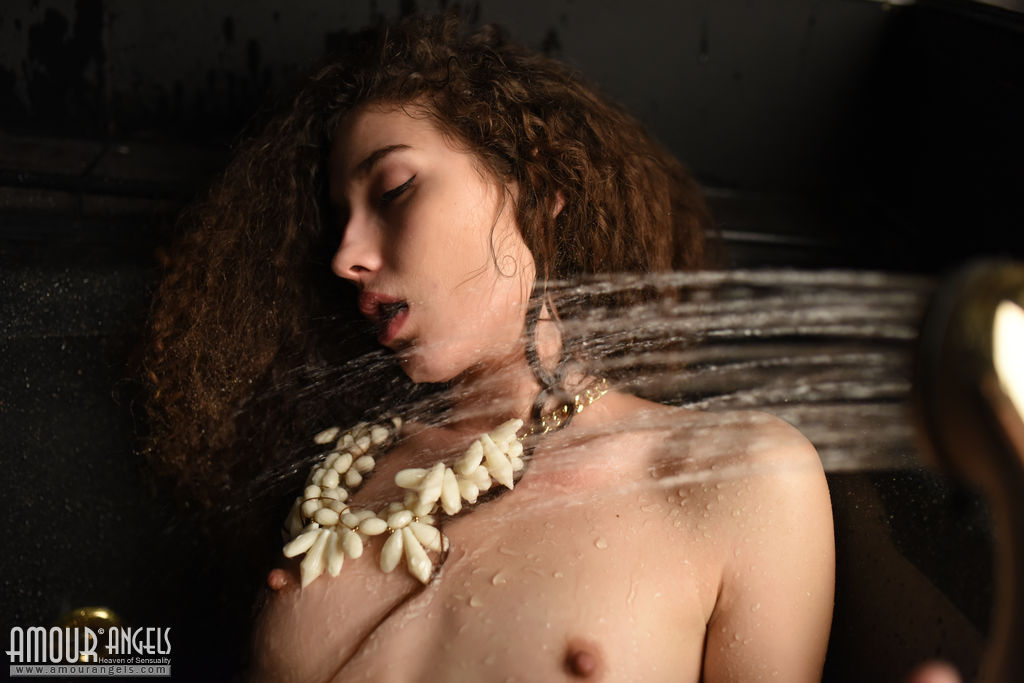 This skinny beauty bathes her in the bath tub while showing every inch of that ポルノ写真 #426838981 | Amour Angels Pics, Curly, Bath, モバイルポルノ