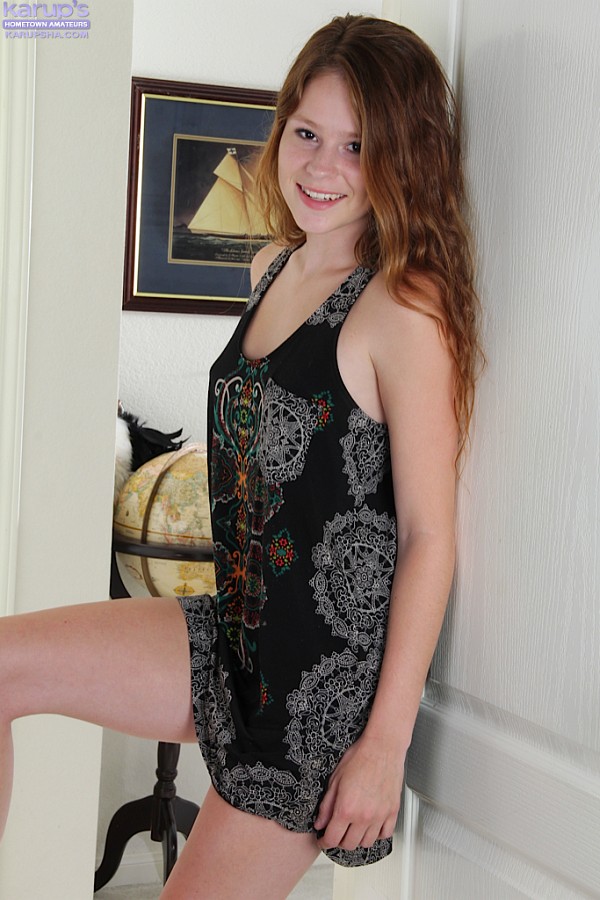 Lusty teenage redhead Alice Rae flaunts her hot nipples & bald snatch 色情照片 #422469468