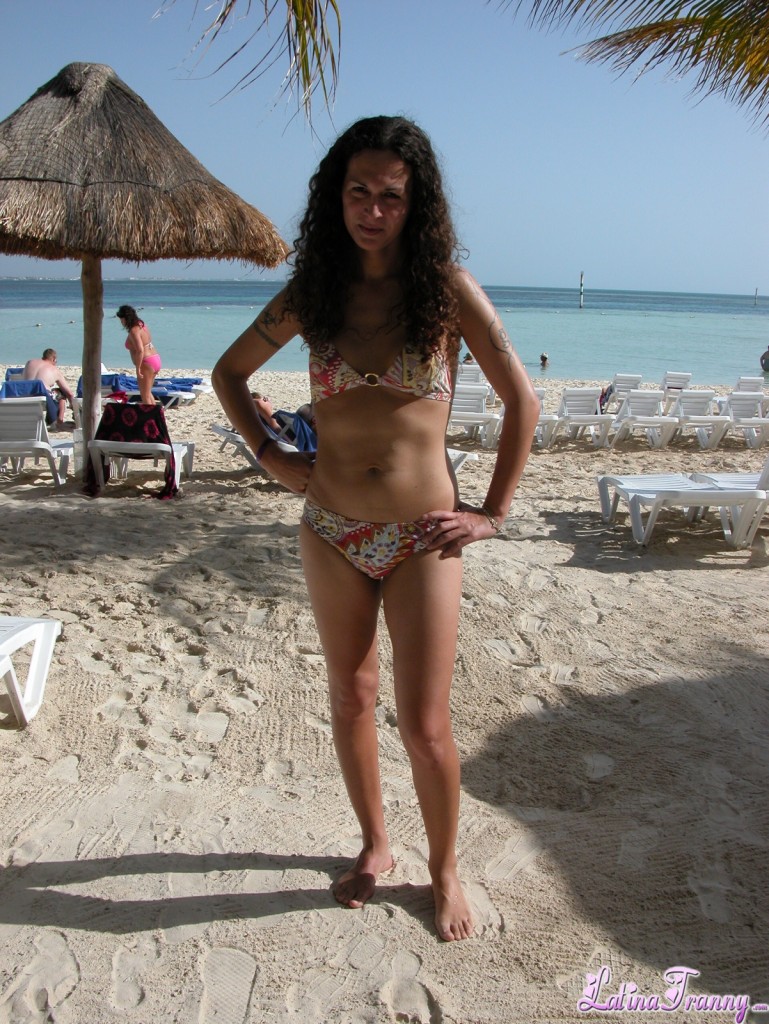 Few Hot Shots Of Nikki In Cancun At The Beach