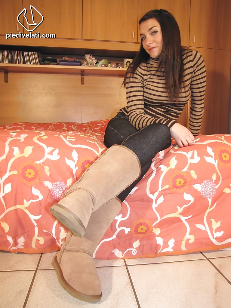 Amazing brunette babe Valentina showing her stunning feet and legs photo porno #424890993