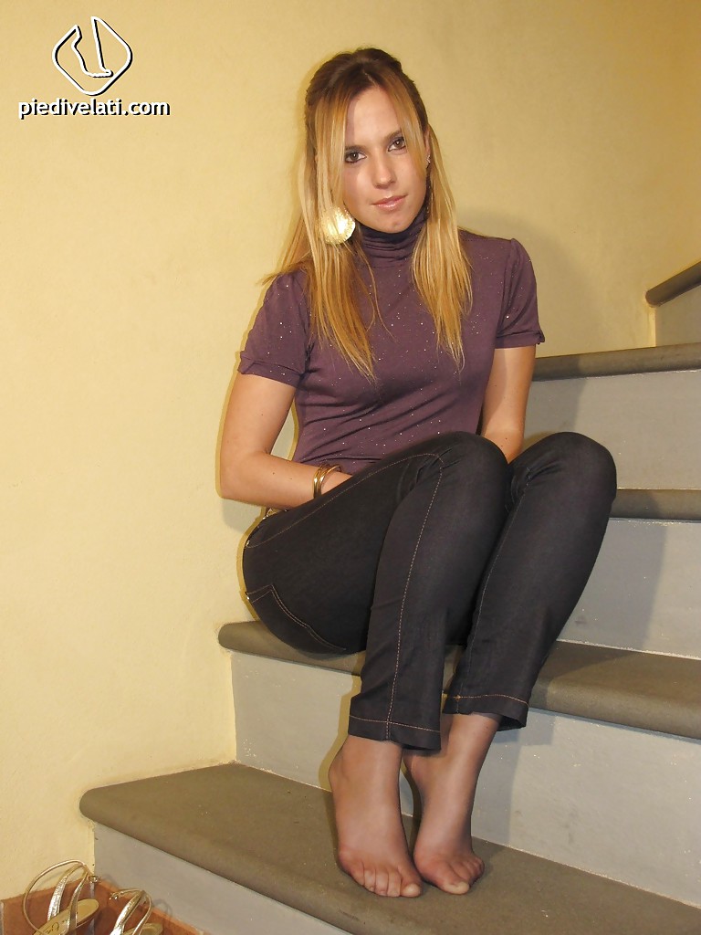 Blonde whore babe Selene is a foot fetish model with nice legs foto porno #425288512
