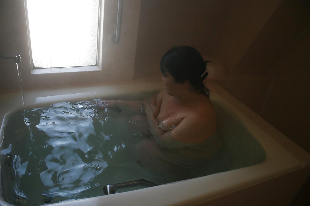 Mature Brunette Eiko Imamiya Enjoys Hot Bath And Shows Her Asian Tits