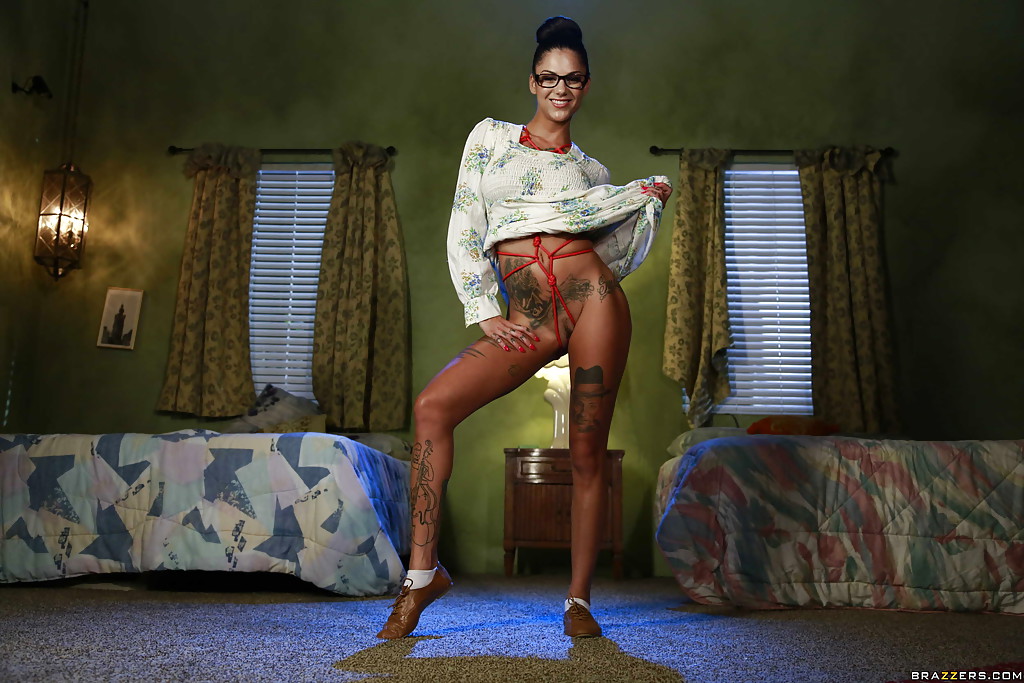 Big tits milf babe with sexy tattoos Bonnie Rotten poses in glasses porn photo #426737955