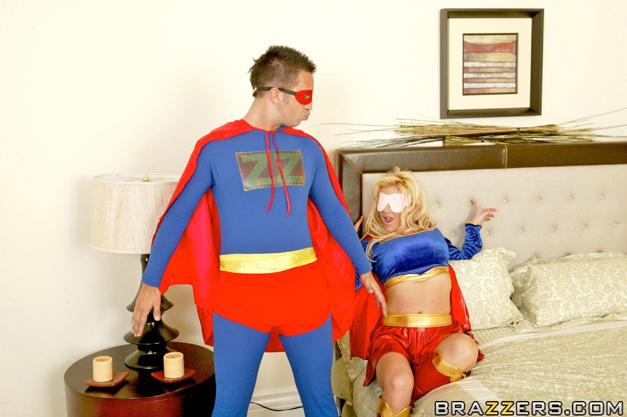 Blindfolded blonde Jennifer Adams fucks in a superhero costume foto porno #424903252