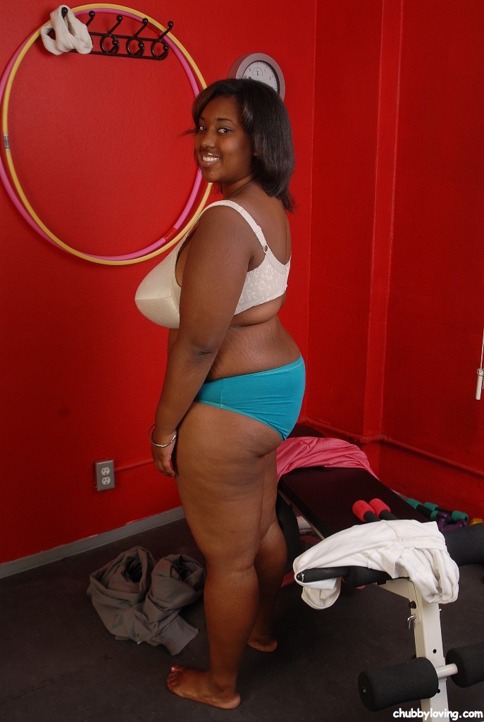 Fatty Ebony Elite Is Undressing Right After Hardcore Workout!