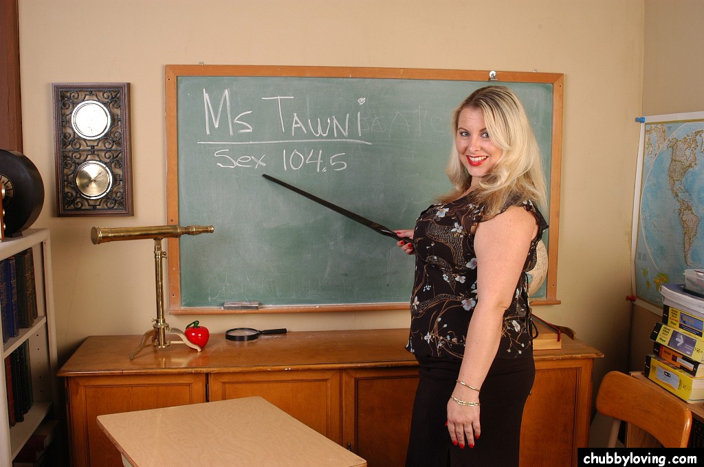 Sexy Fat Teacher Tawni Showing Off Her Phat Ass In Classroom