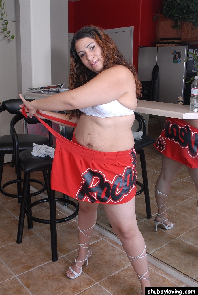 Chunky Girl Mercedez Removes Skirt For Masturbation Of Fat Pussy